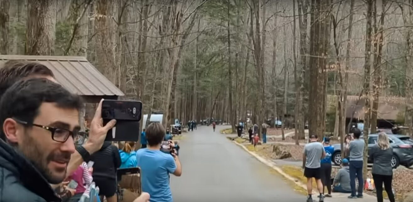 In the distance, Jasmin approaches the finish.