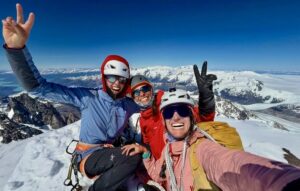 Angelina di Prinzio, Paloma Farkas and Catalina Unwin on the summit of Cerro Steffen.