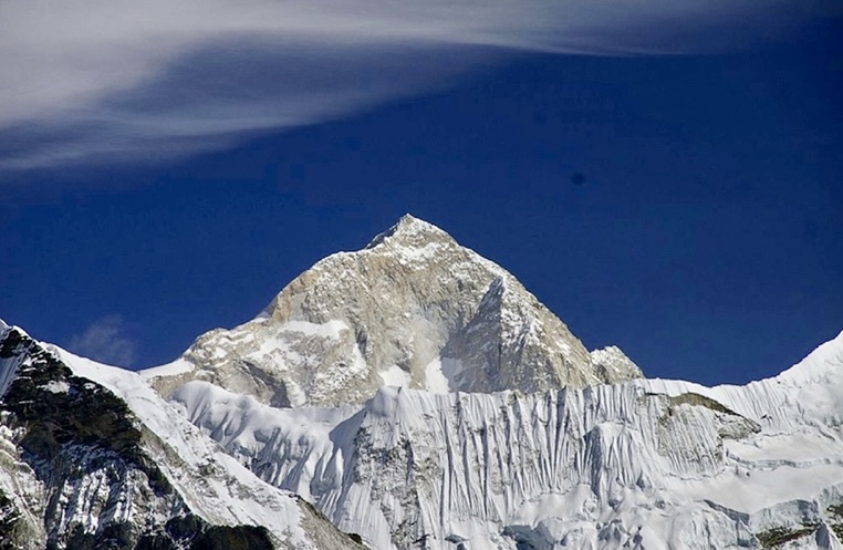 Makalu from the west.
