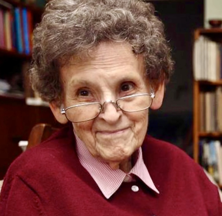 Elizabeth Hawley (1923-2018). 