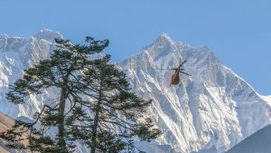 Rescue helicopter on Everest Photo Vadim Petrakov