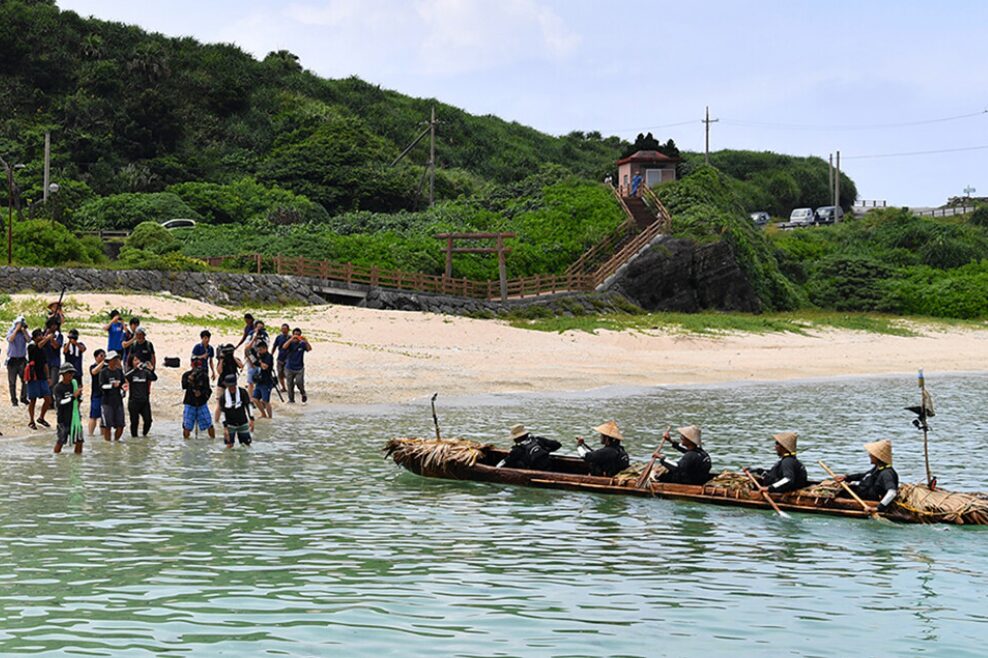 A canoe arriving at a beach.