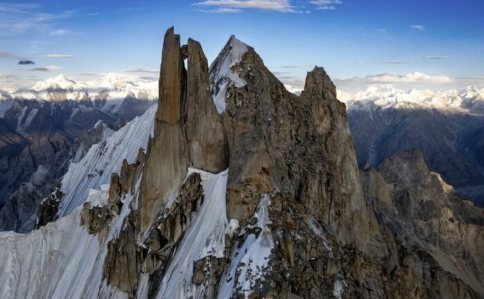 The rocky points of Suma Brakk. 